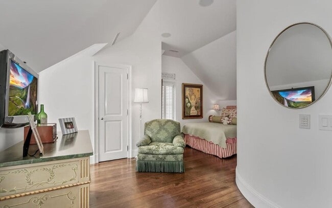 Building Photo - Georgetown East Village Perfection with PA...