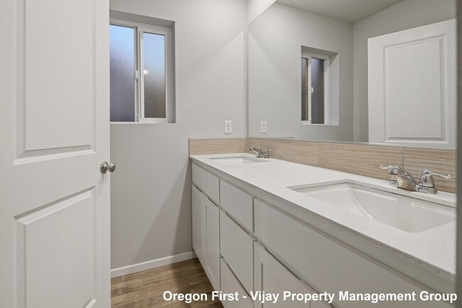 Building Photo - 15548 NW Linder St