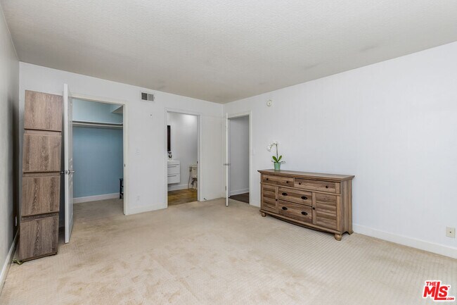 Building Photo - 1633 S Bentley Ave