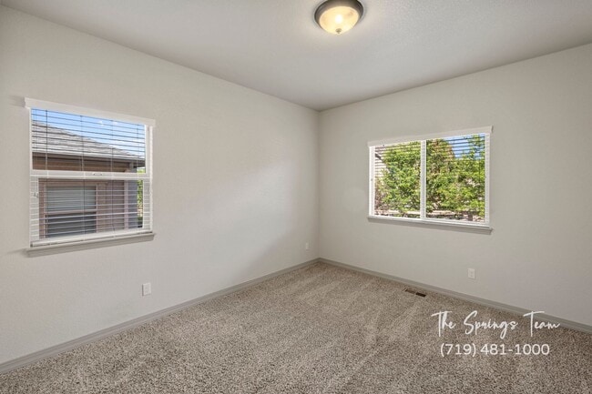 Building Photo - BEAUTIFUL 4BD + OFFICE MAIN-LEVEL LIVING H...