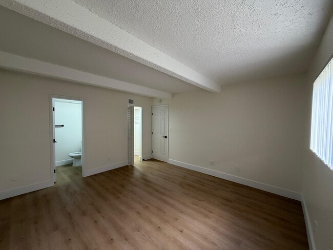 Building Photo - 1105 S Flagler Ave