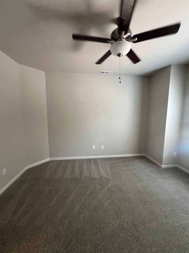 Building Photo - 2 Bedroom 1.5 Bath Townhome*