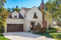 Building Photo - Spacious 4BR Home with Finished Lower Level & Fenced Yard in Upper Arlington