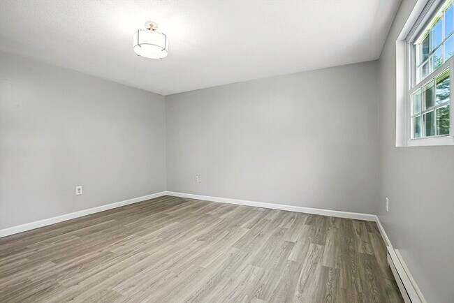 Building Photo - 39 Pleasant St