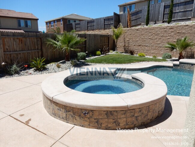 Building Photo - 5635 Saratoga Cir