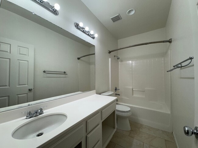 Building Photo - 5 Bedroom Canyon Hills home