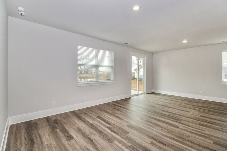 Building Photo - 2028 Cypress Hills Dr SE