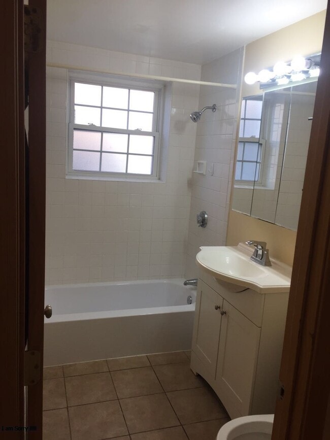 Building Photo - 12 Colonial Village Dr