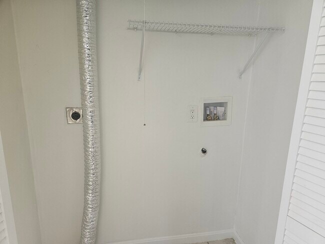 Building Photo - 23 Sussex St