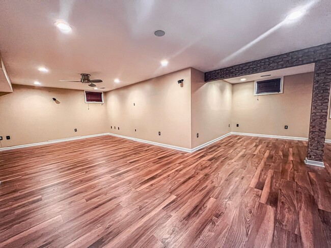 Building Photo - Stunning 4 Bedroom 3 Bathroom Brick Home W...