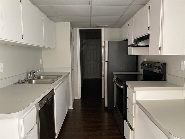 Building Photo - 2858 SW 39th Ave