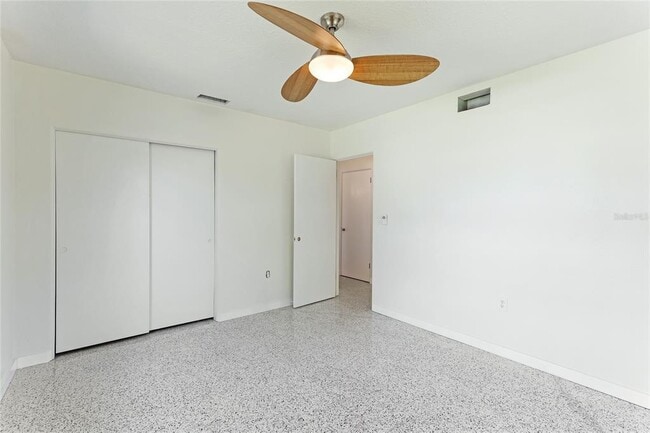 Building Photo - 2618 Valencia Dr