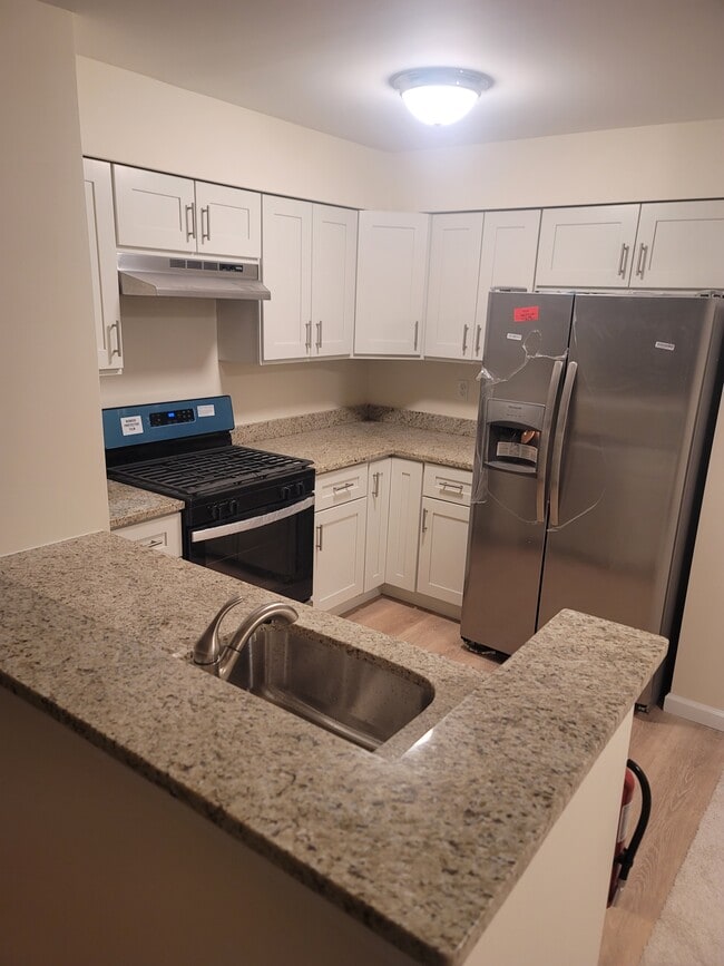 Building Photo - 27 Lear Ct