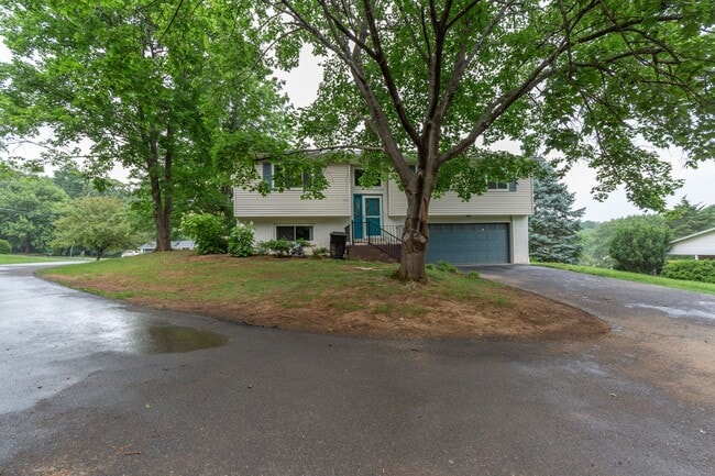 Building Photo - 4 Bed, 2.5 Bath Single Family Home in Winc...
