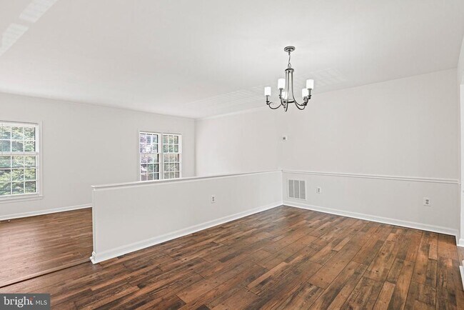 Building Photo - 2885 Kelly Square
