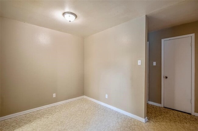 Building Photo - 3532 Midwest Dr