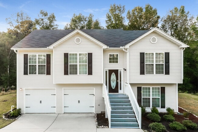 Building Photo - 595 Embassy Walk