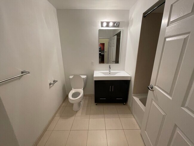 Building Photo - 114 Fair St