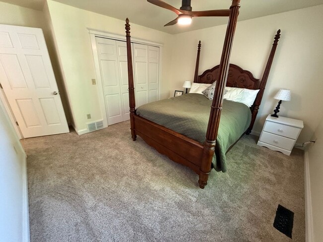 Building Photo - 3 Bed 2 Bath Large Beautiful Home