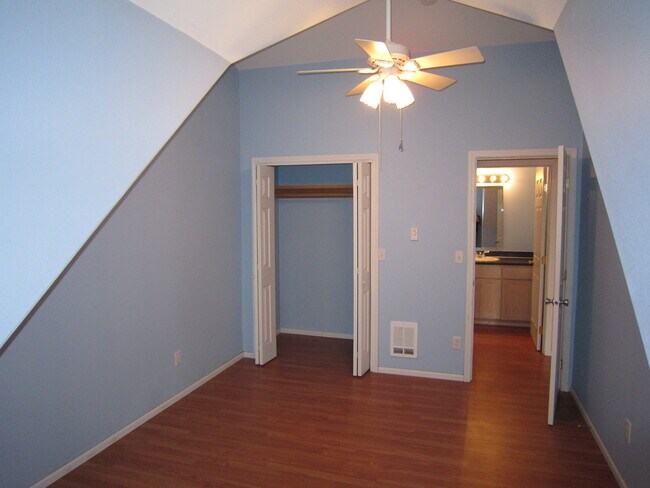 Building Photo - One Bedroom Apartment Above House, Close to Downtown