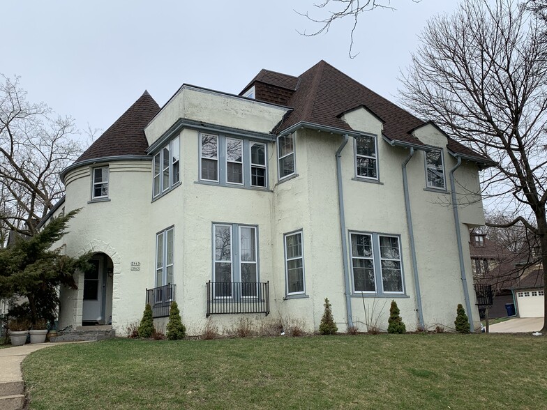 Building Photo - 2863 N Lake Dr