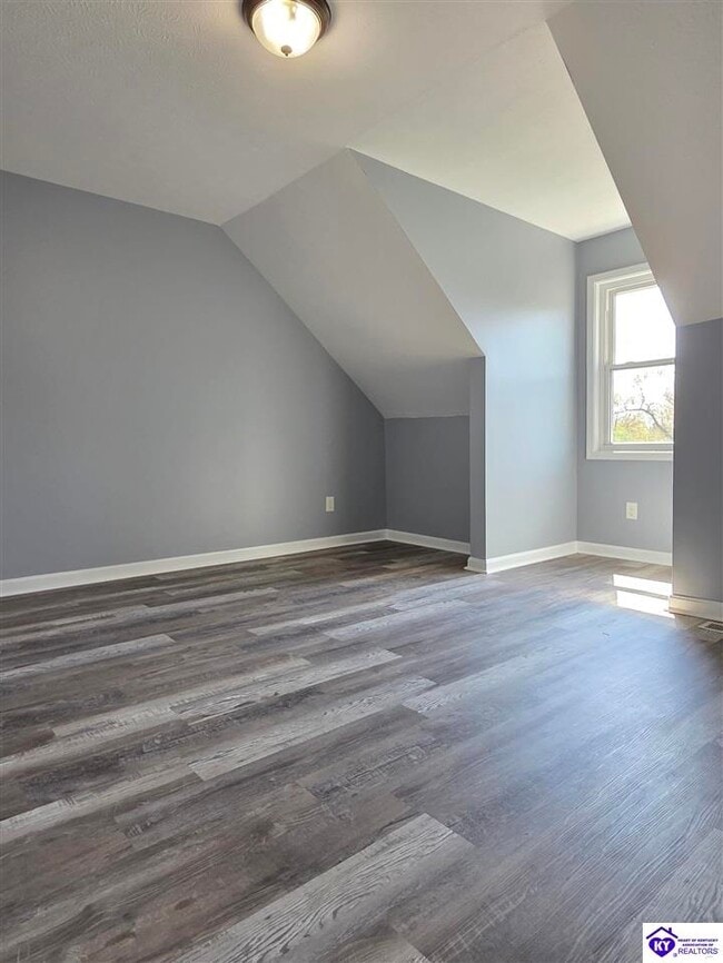 Building Photo - 888 N Woodland Dr