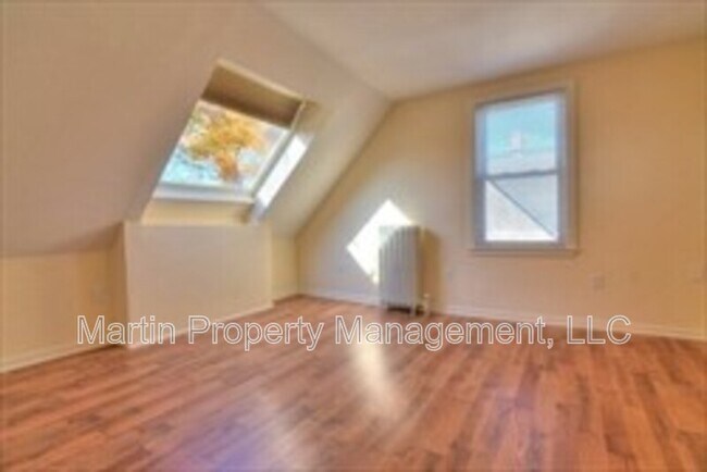 Building Photo - 14-14 Beltran St