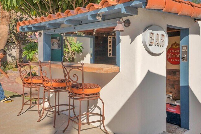 Building Photo - 52123 Avenida Diaz