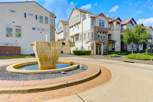 Building Photo - 2661 Fountain Key Blvd