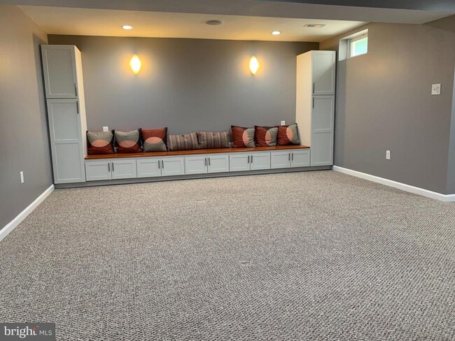 Building Photo - 8379 Academy Rd