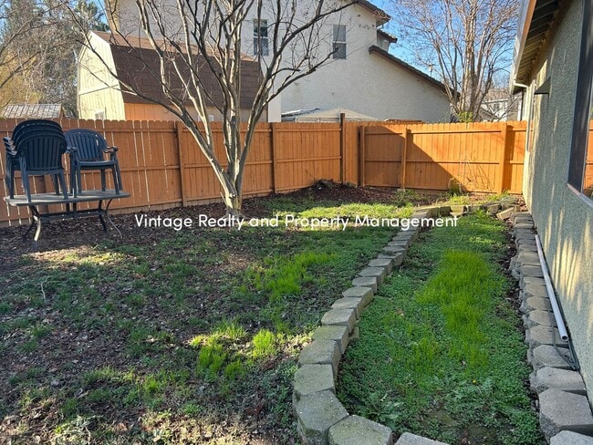 Building Photo - Charming Single-Story 3 Bedroom Home In South Natomas!!!