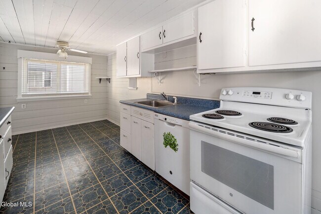 Building Photo - 232 Main St