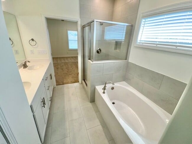 Building Photo - Move In Special! Conditions Apply. Now Lea...