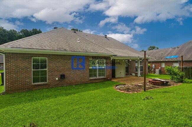 Building Photo - 3 Bed/2 Bath Home in Bruenburg in Clinton