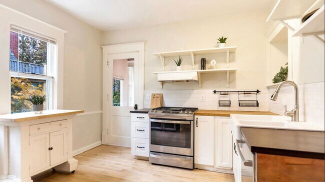 Building Photo - 240 Calkins Ave SE