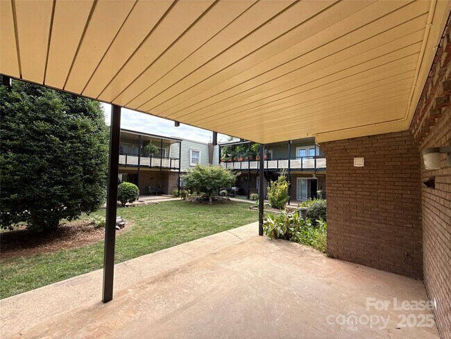 Building Photo - 2610 Park Rd