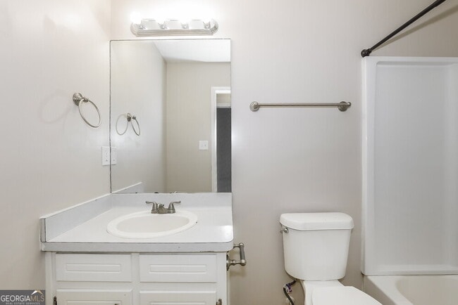Building Photo - 583 Lakeridge Cir SE