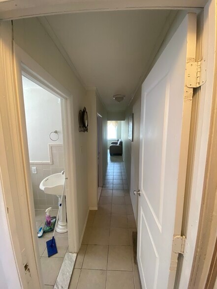 Building Photo - 400 S Exeter St