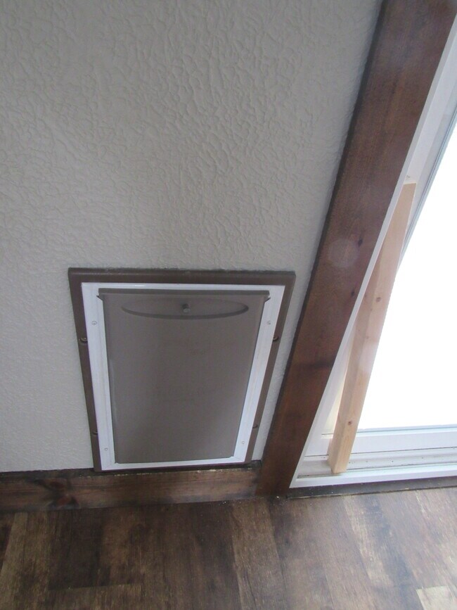 Building Photo - 5022 N Belmont Pl