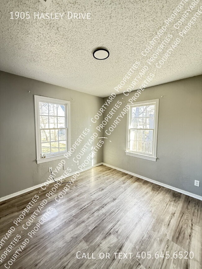 Building Photo - 1905 Hasley Dr