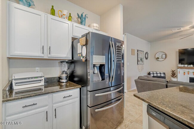 Building Photo - 12581 Blue Heron Dr
