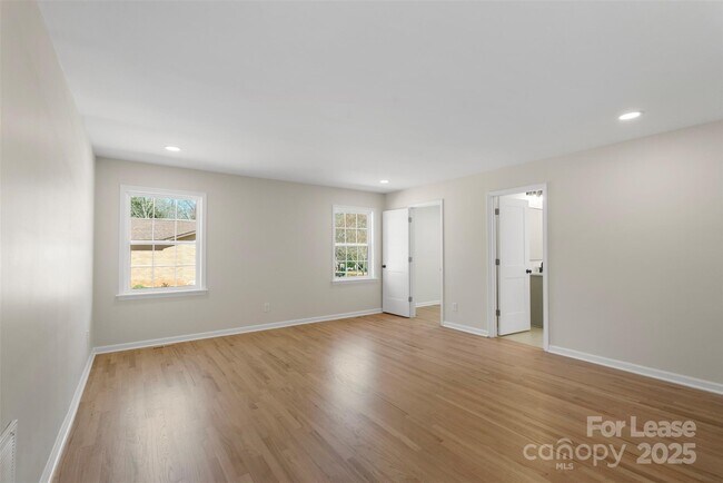 Building Photo - 2509 Wesley Chapel Rd