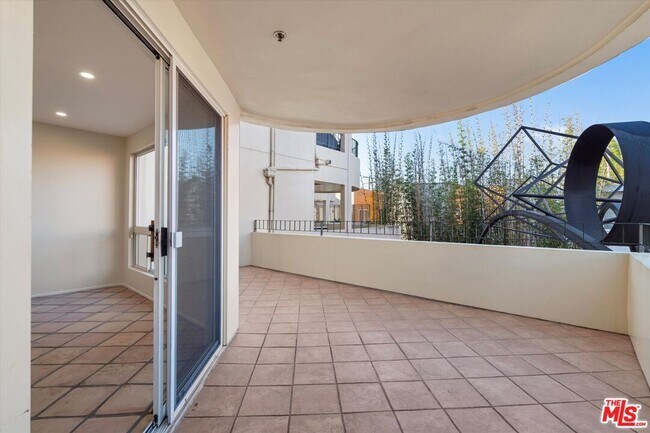 Building Photo - 235 Main St