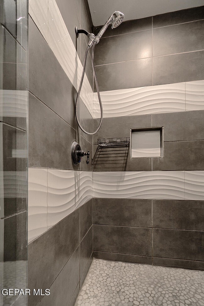 Building Photo - 14805 Holly Springs