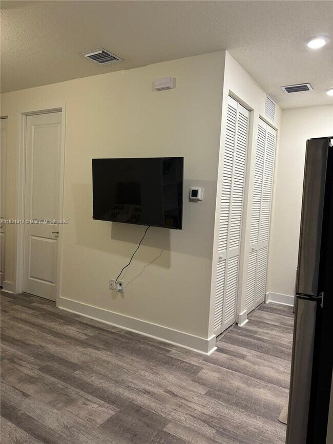 Building Photo - 6502 NW 105th Pl