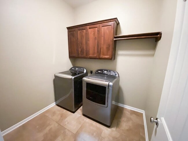 Building Photo - 113 Terravista Trl