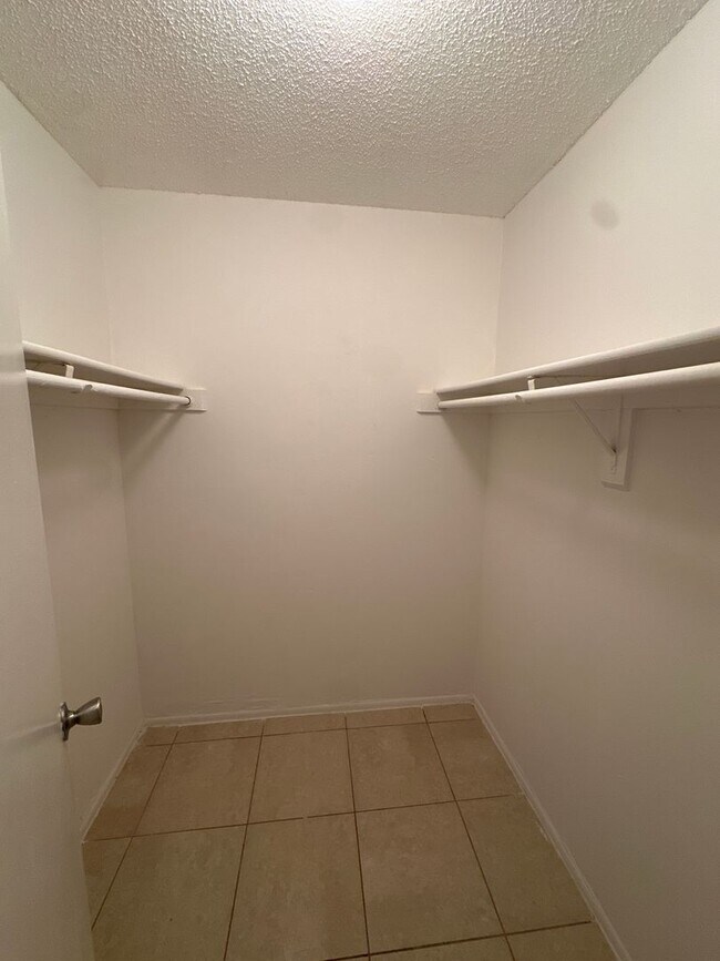 Building Photo - 7827 NW 39th Ct