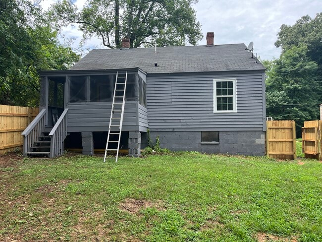 Building Photo - 105 Ridge St