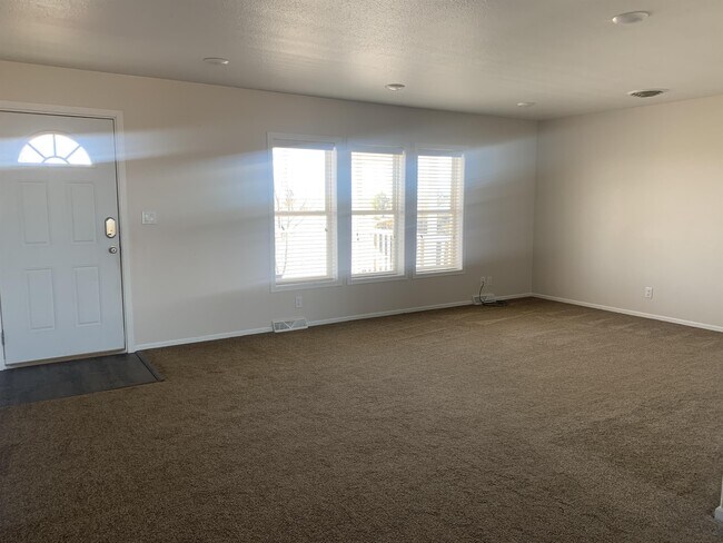 Building Photo - 3838 Sunny Glen Ln