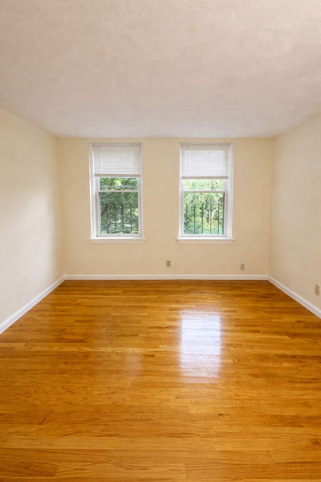 Building Photo - 84 Gordon St